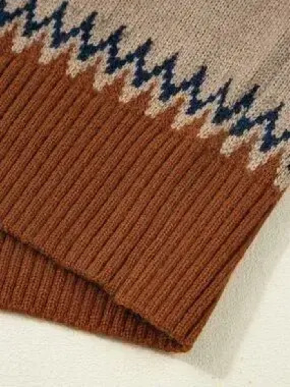 Color Block Crew Neck Sweater - Picture 9 of 10